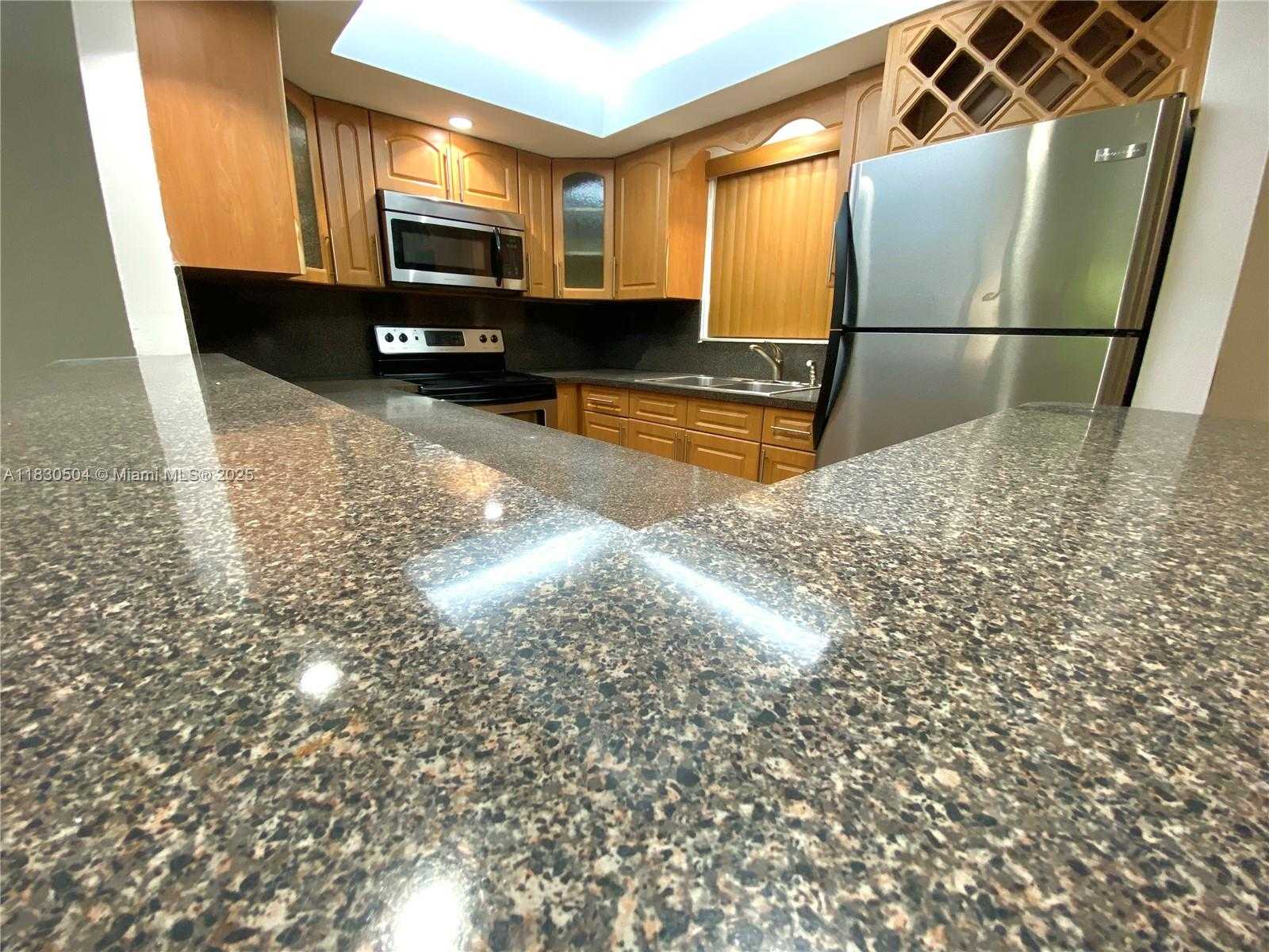 Small Image of 9371 FONTAINEBLEAU BLVD #I209, Miami Number 12