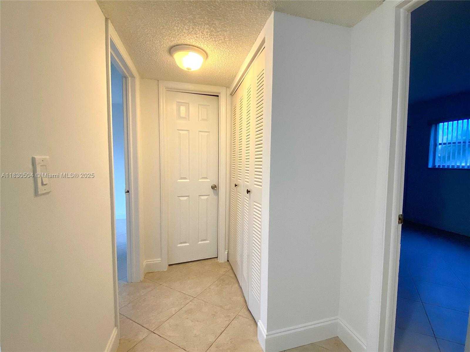Small Image of 9371 FONTAINEBLEAU BLVD #I209, Miami Number 20