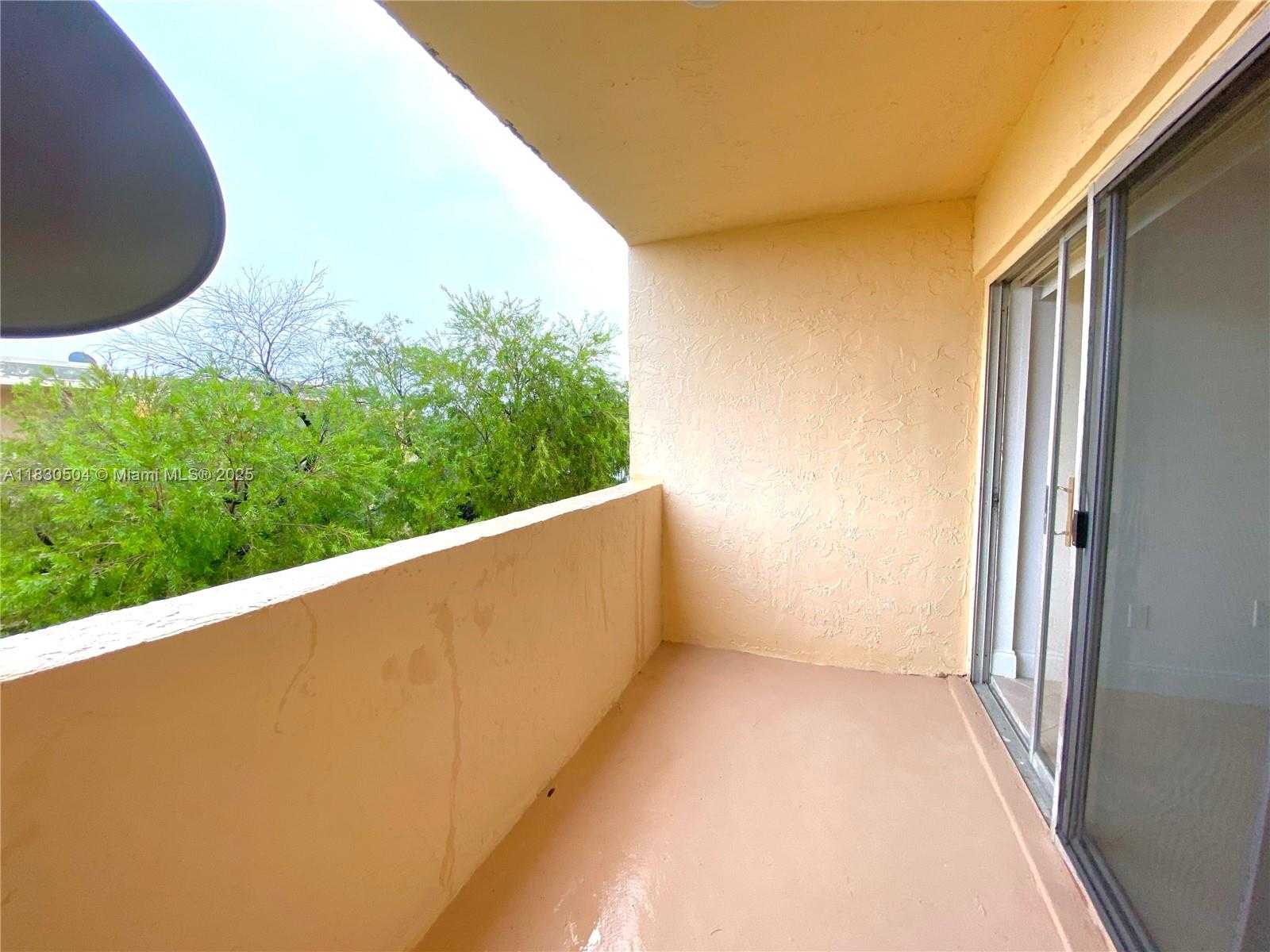 Small Image of 9371 FONTAINEBLEAU BLVD #I209, Miami Number 25