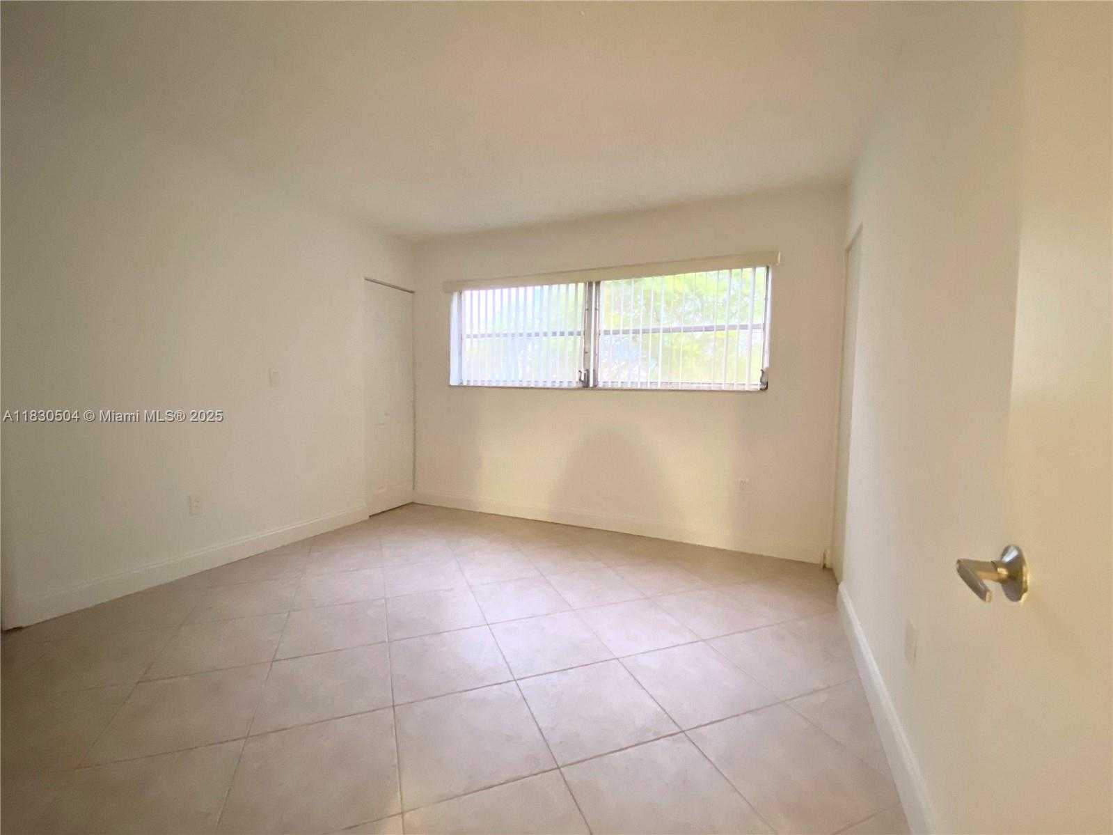 Small Image of 9371 FONTAINEBLEAU BLVD #I209, Miami Number 30