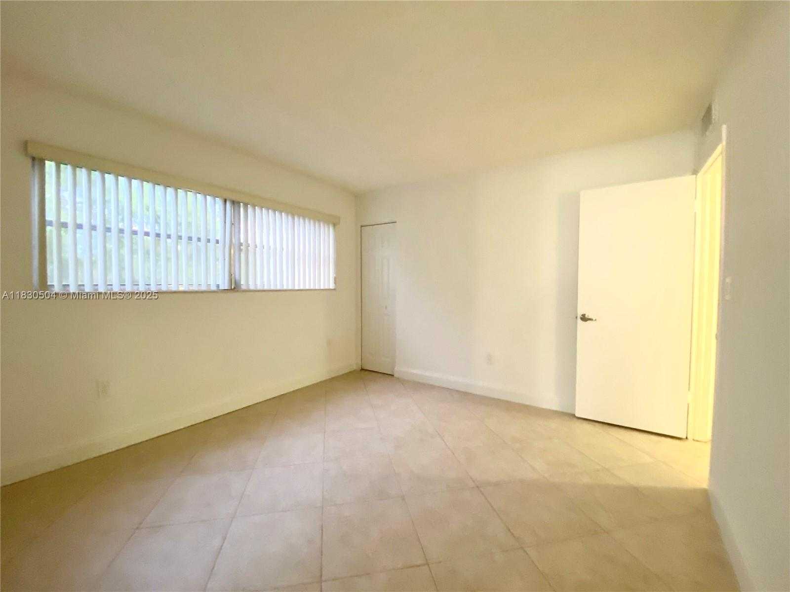 Small Image of 9371 FONTAINEBLEAU BLVD #I209, Miami Number 31