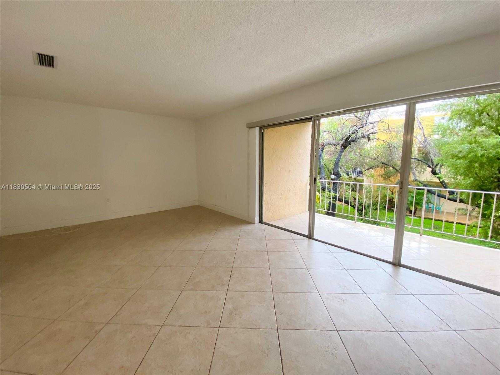 Small Image of 9371 FONTAINEBLEAU BLVD #I209, Miami Number 4
