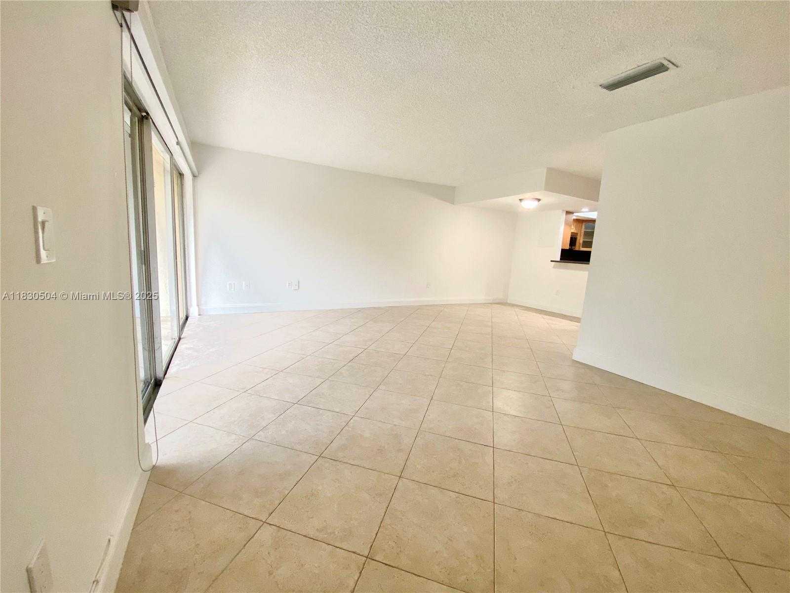 Small Image of 9371 FONTAINEBLEAU BLVD #I209, Miami Number 6