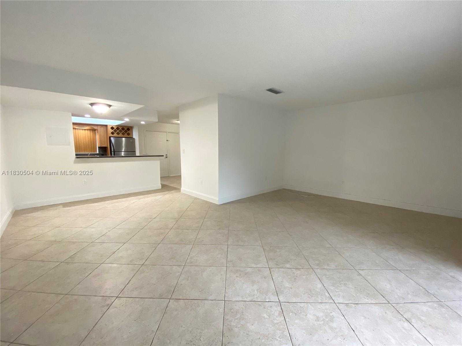Small Image of 9371 FONTAINEBLEAU BLVD #I209, Miami Number 7
