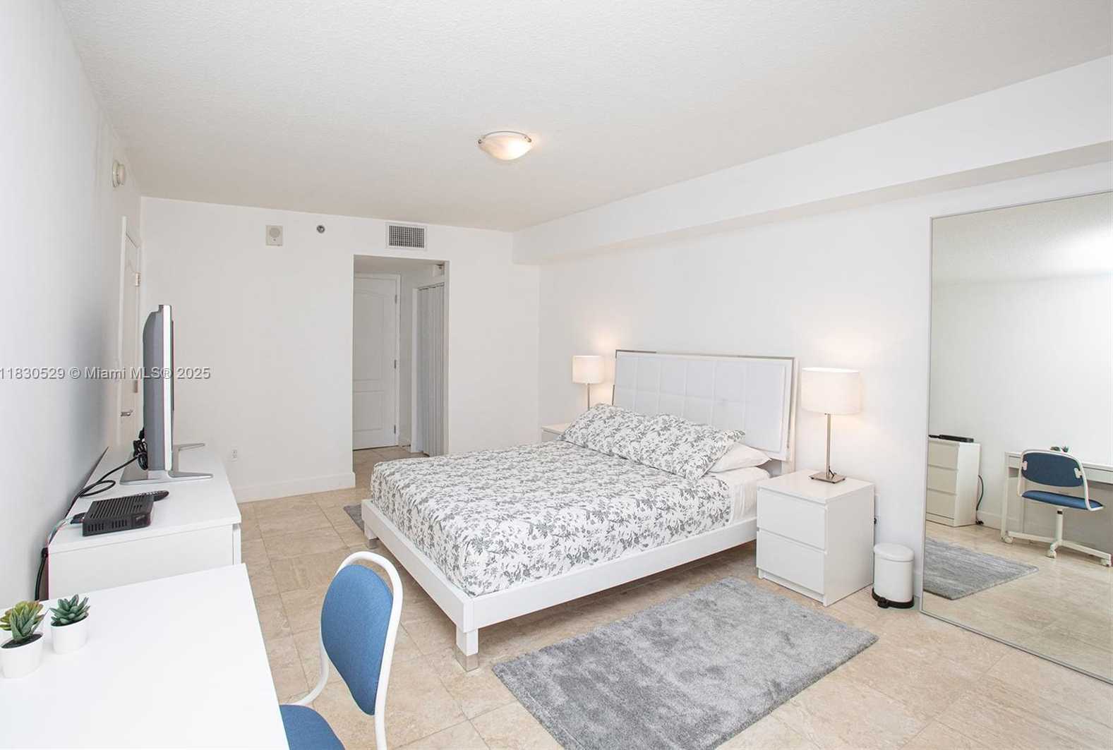 Small Image of 1200 BRICKELL BAY DR #2704, Miami Number 15