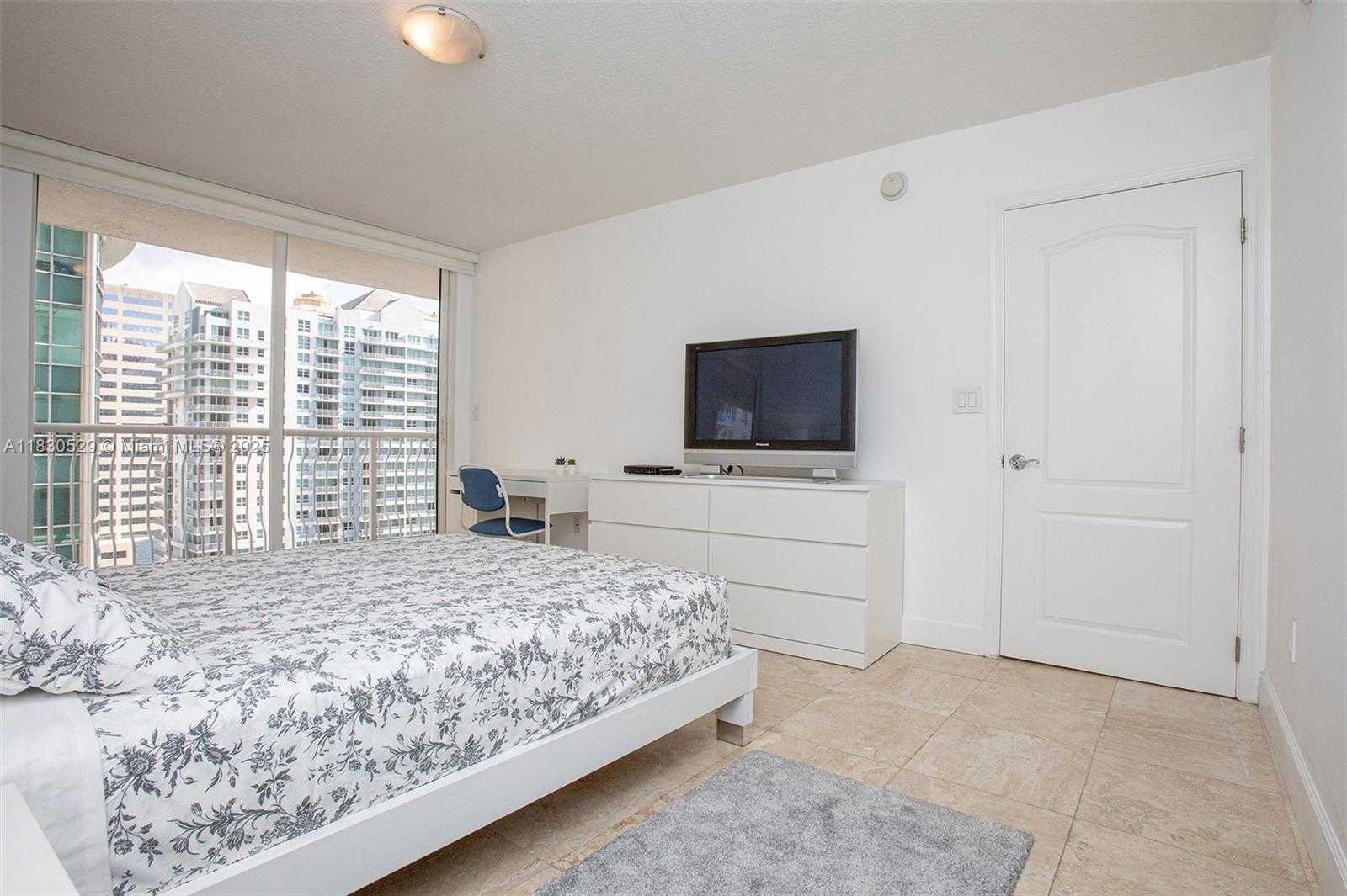 Small Image of 1200 BRICKELL BAY DR #2704, Miami Number 16