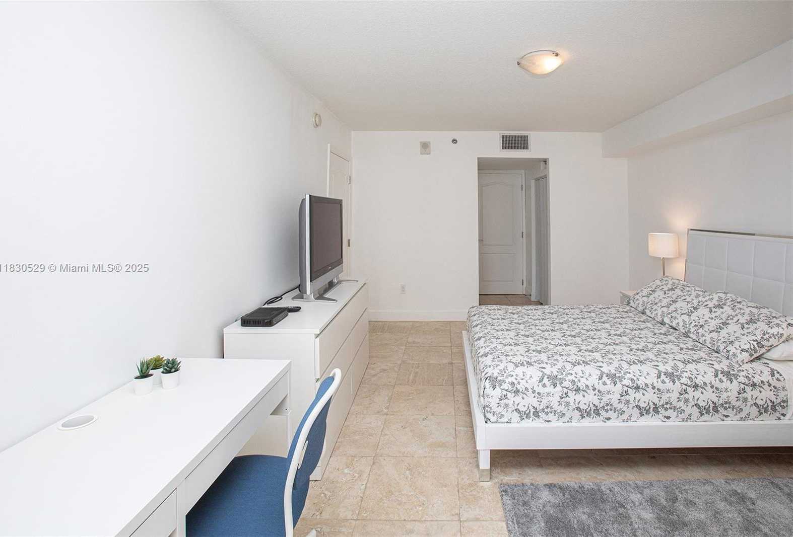 Small Image of 1200 BRICKELL BAY DR #2704, Miami Number 18