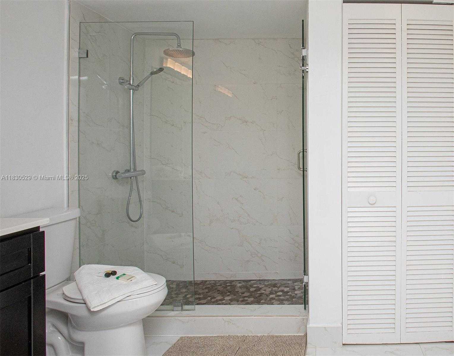 Small Image of 1200 BRICKELL BAY DR #2704, Miami Number 21