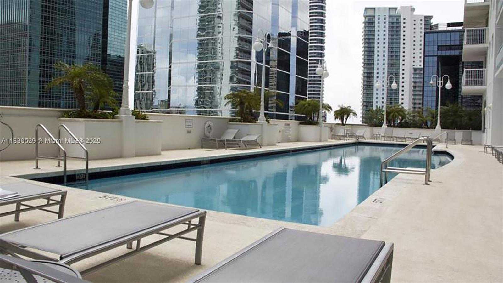 Small Image of 1200 BRICKELL BAY DR #2704, Miami Number 27