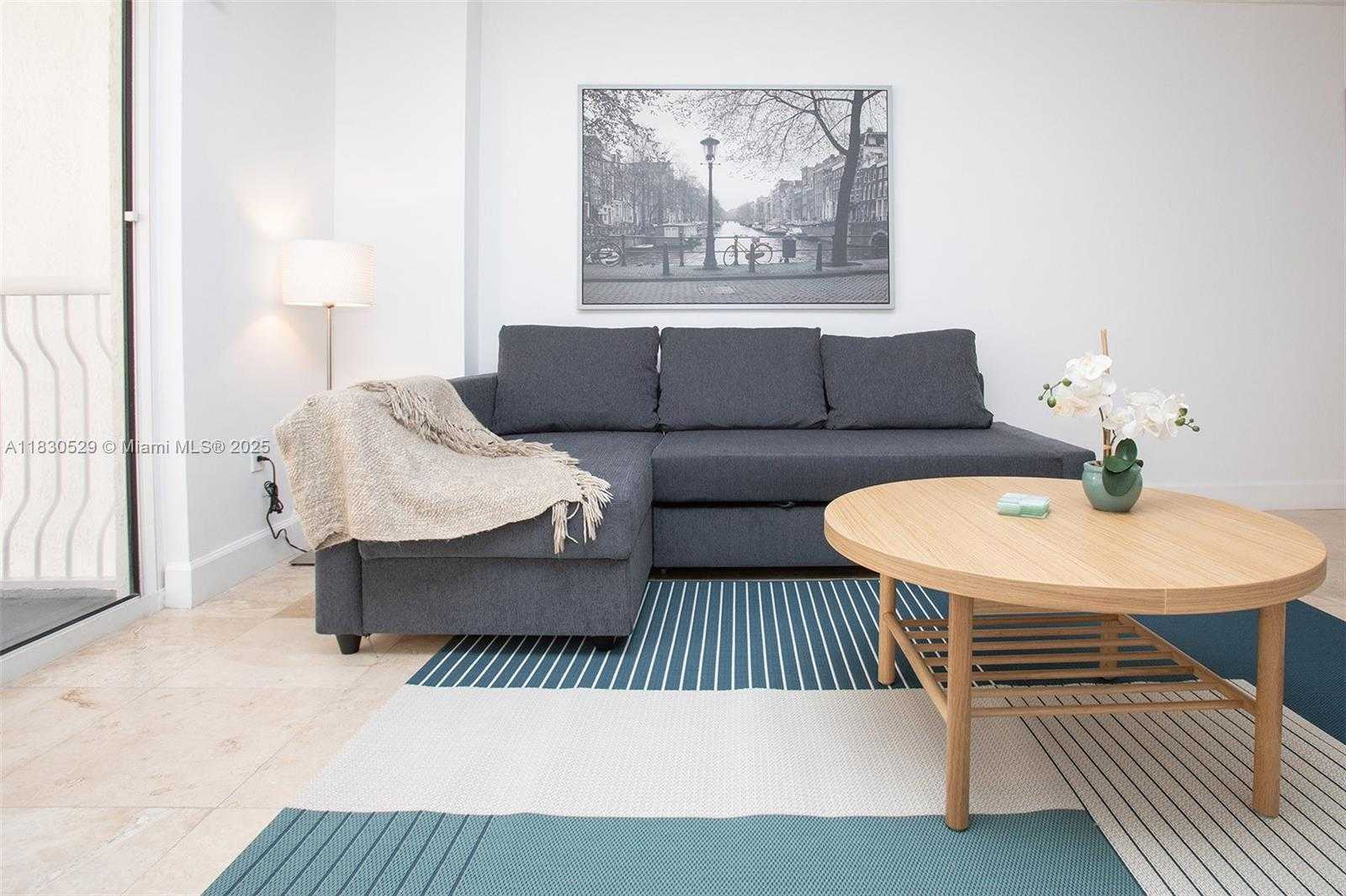 Small Image of 1200 BRICKELL BAY DR #2704, Miami Number 4