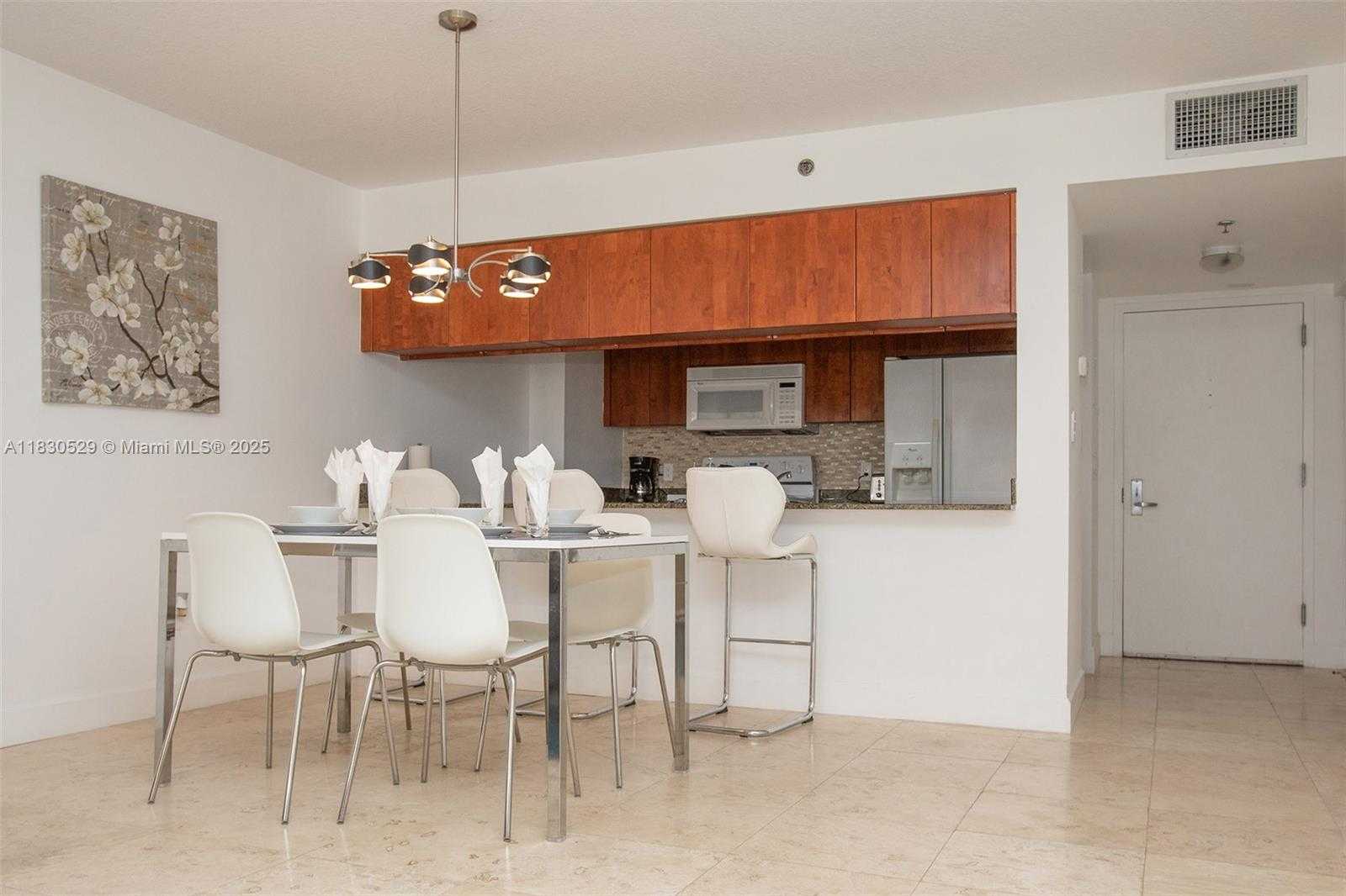 Small Image of 1200 BRICKELL BAY DR #2704, Miami Number 7