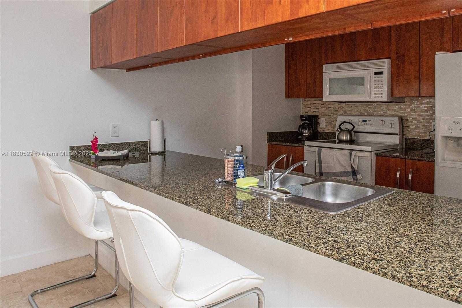 Small Image of 1200 BRICKELL BAY DR #2704, Miami Number 9