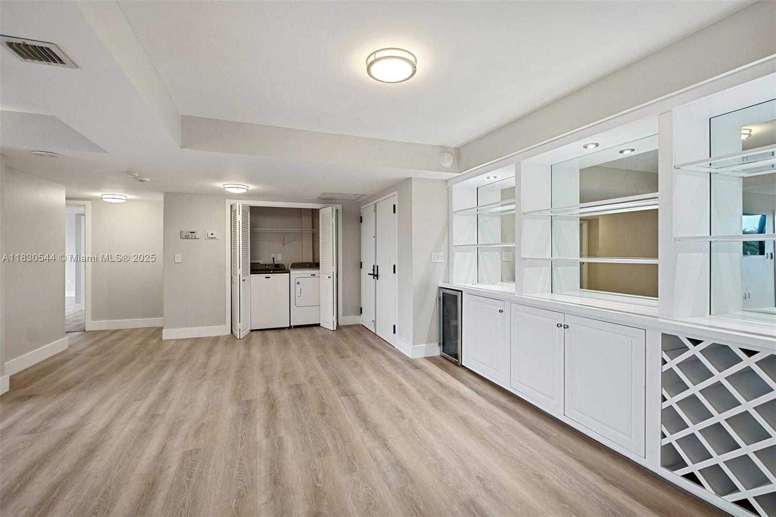 Small Image of 1 GROVE ISLE DR #A206, Miami Number 4