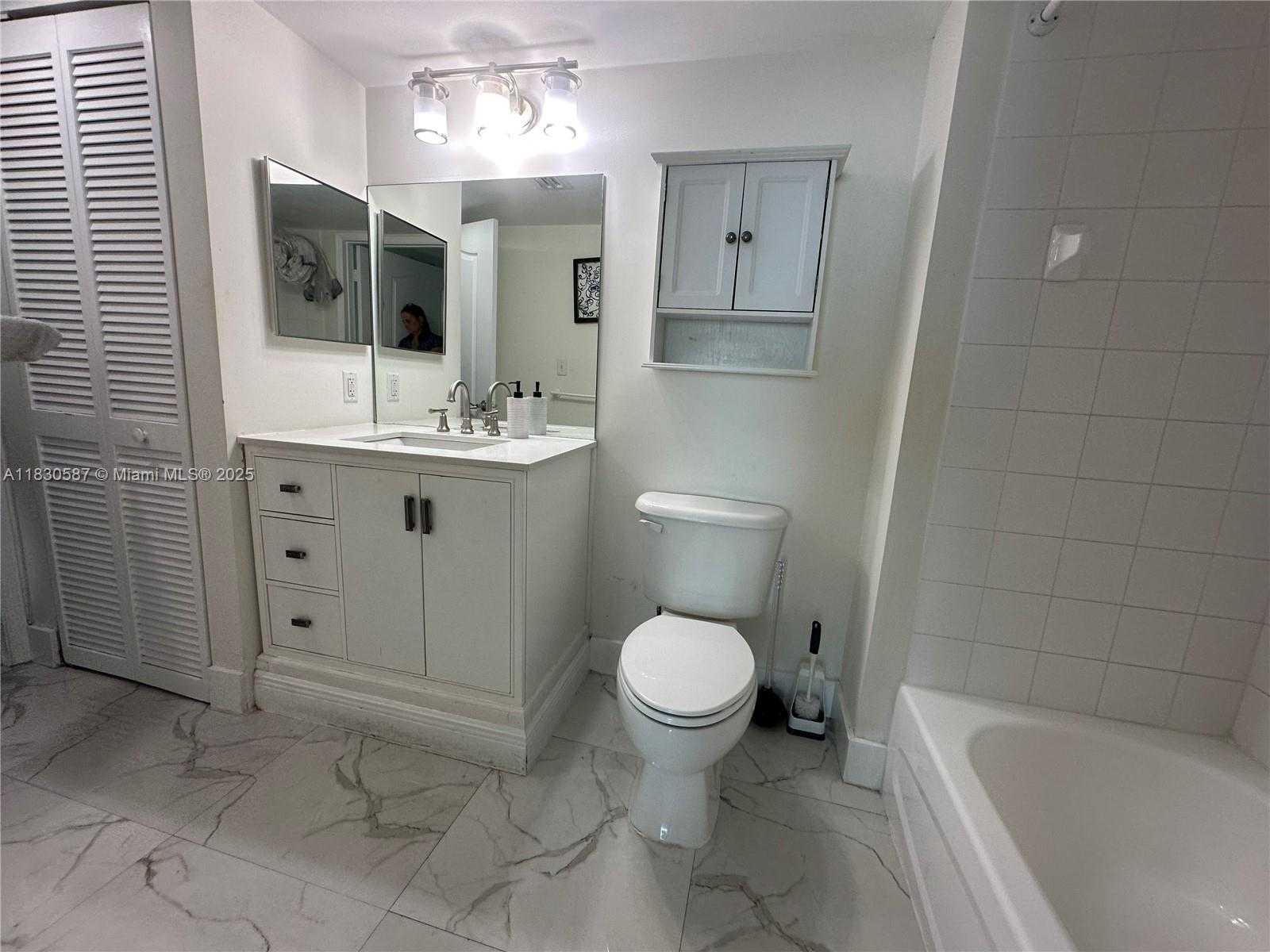 Small Image of 1200 BRICKELL BAY DR #4007, Miami Number 11