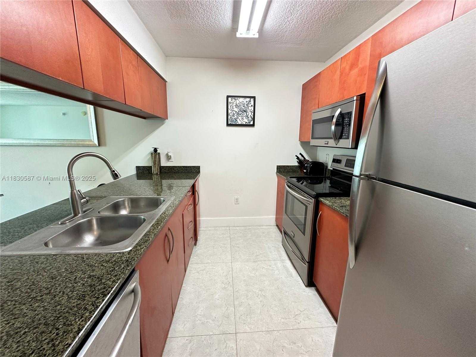 Small Image of 1200 BRICKELL BAY DR #4007, Miami Number 3