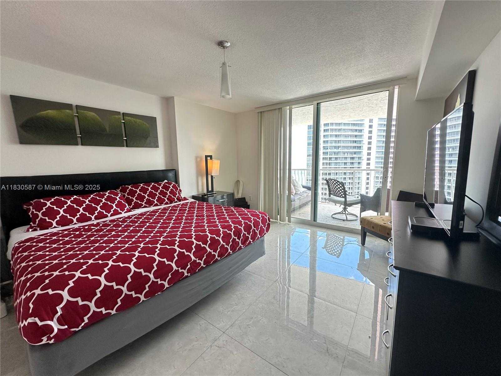 Small Image of 1200 BRICKELL BAY DR #4007, Miami Number 5