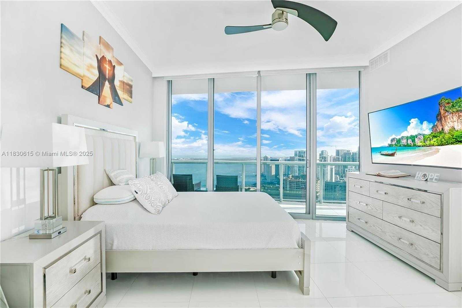 Small Image of 888 BISCAYNE BLVD #5301, Miami Number 12