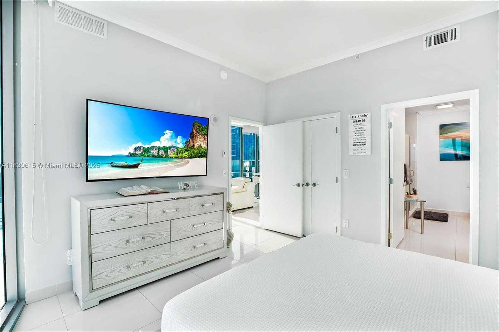 Small Image of 888 BISCAYNE BLVD #5301, Miami Number 13