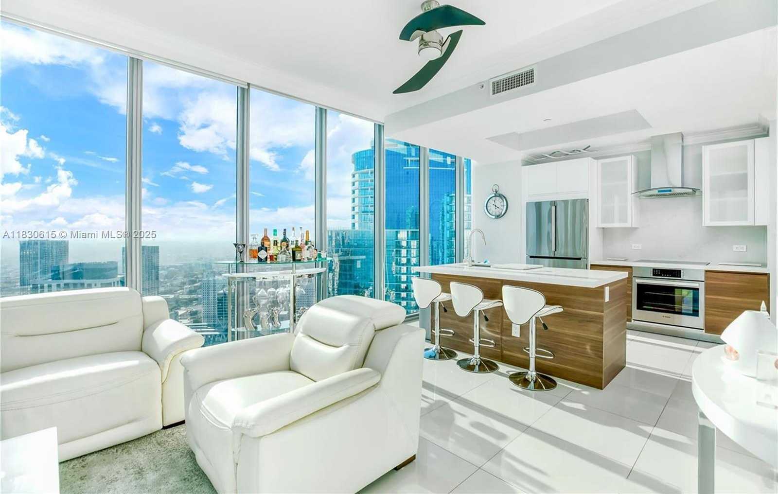 Small Image of 888 BISCAYNE BLVD #5301, Miami Number 4