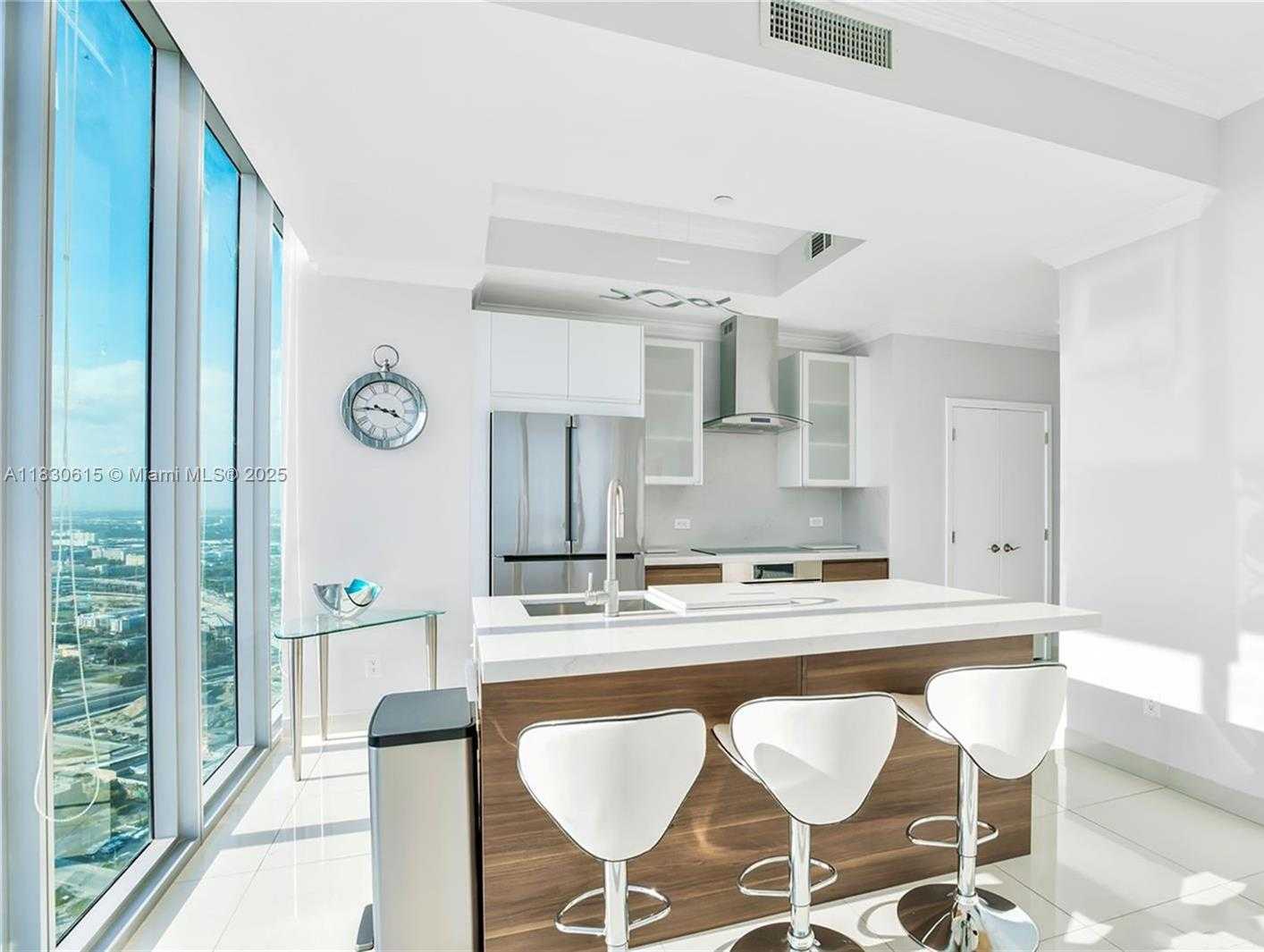 Small Image of 888 BISCAYNE BLVD #5301, Miami Number 7