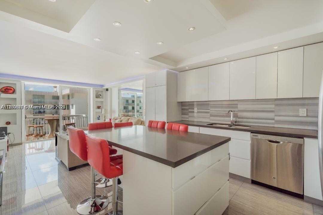Small Image of 401 OCEAN DR #1009, Miami Beach Number 2
