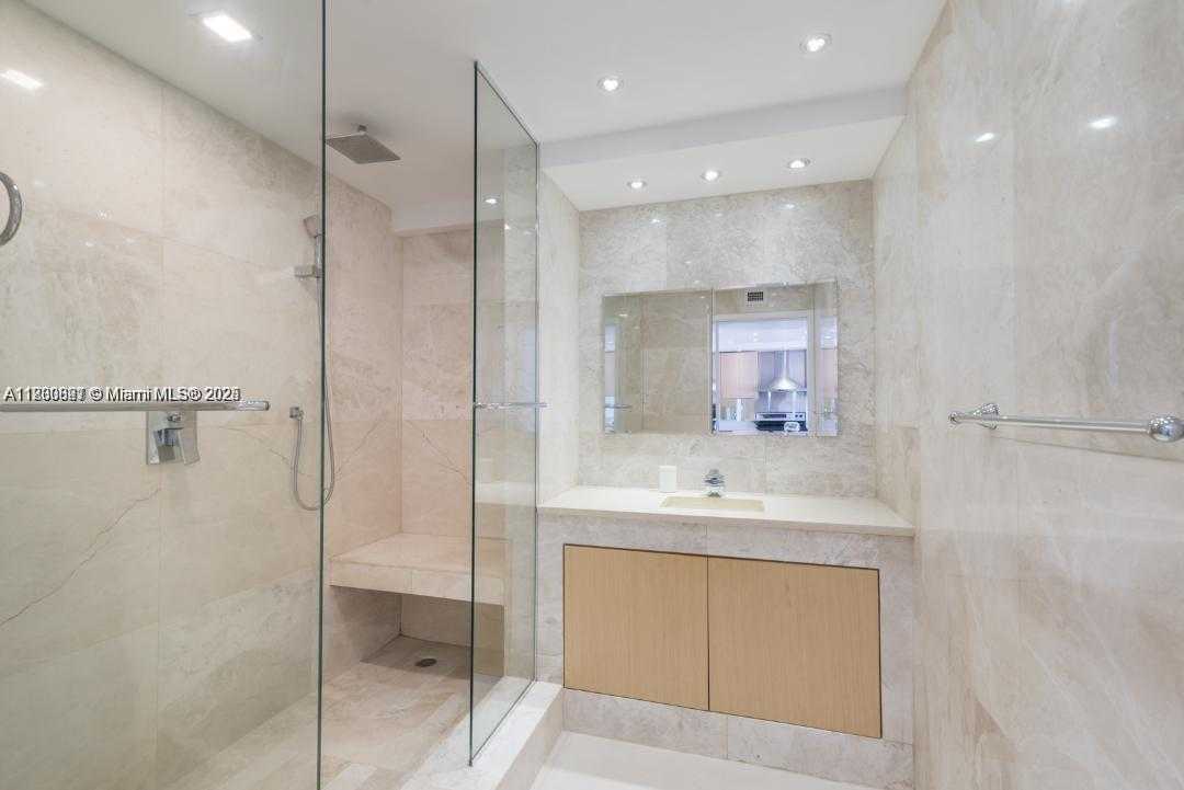 Small Image of 401 OCEAN DR #1009, Miami Beach Number 4