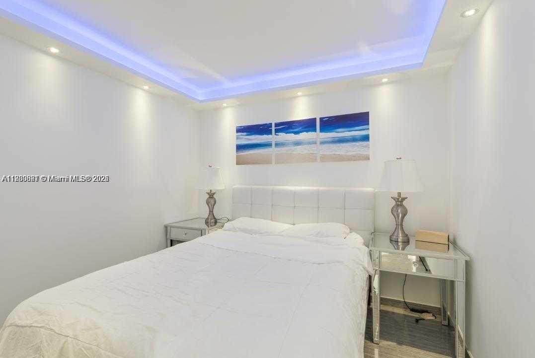 Small Image of 401 OCEAN DR #1009, Miami Beach Number 7