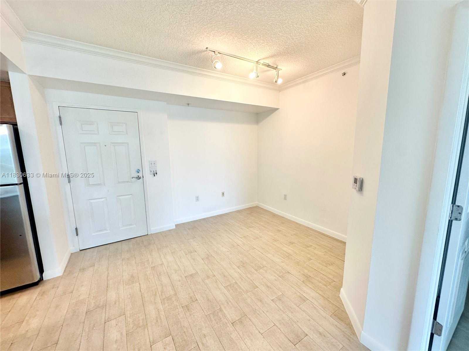 Small Image of 2000 NORTH BAYSHORE DRIVE #404, Miami Number 10