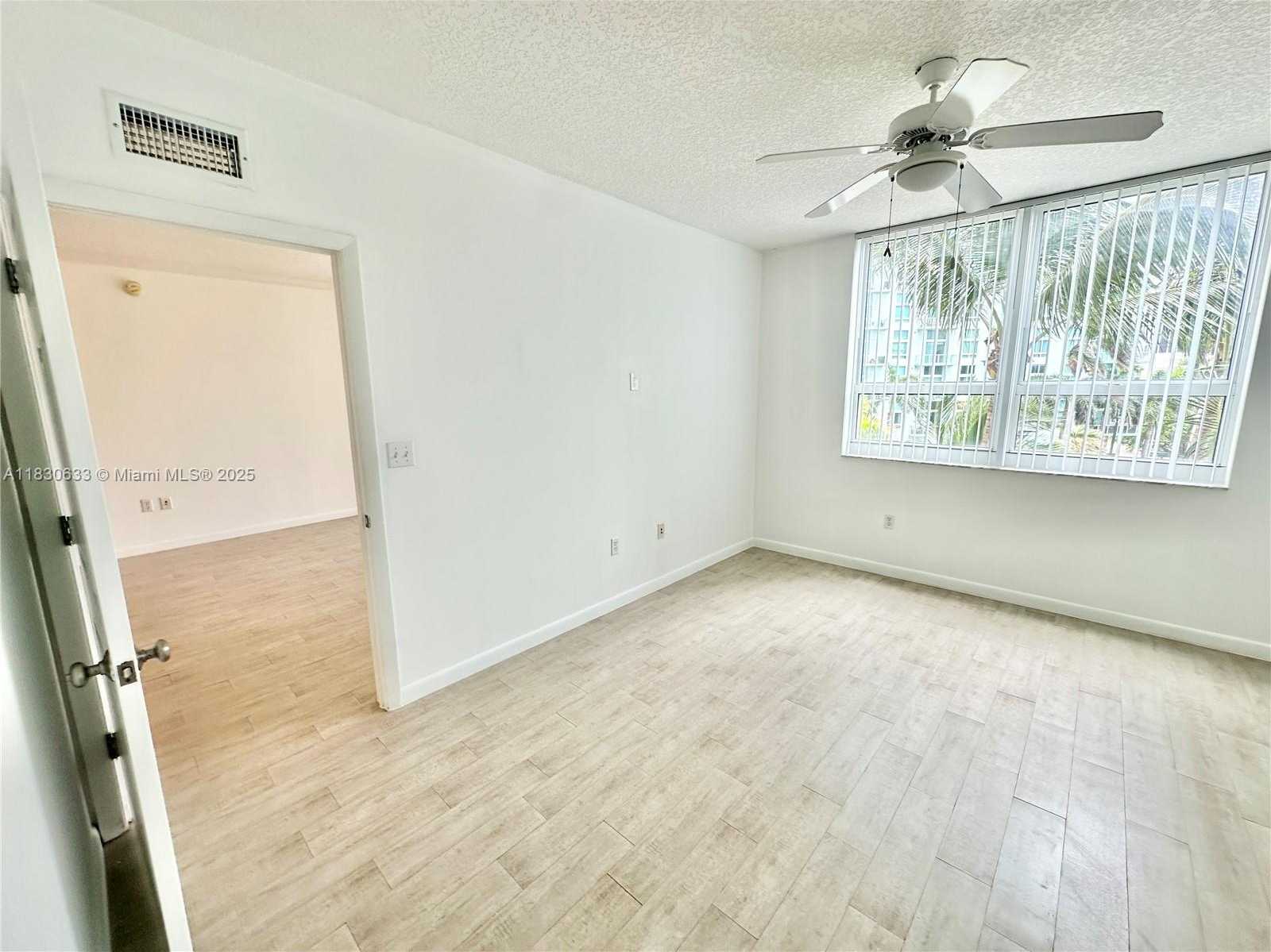 Small Image of 2000 NORTH BAYSHORE DRIVE #404, Miami Number 14