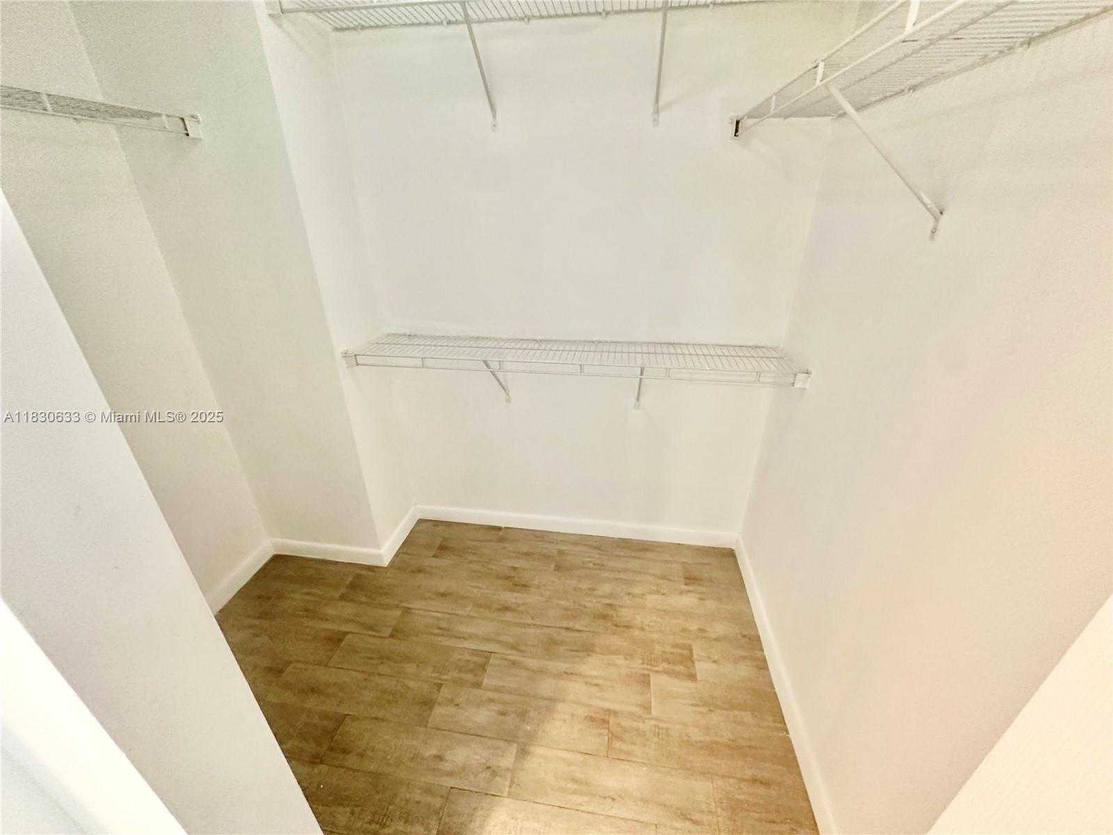 Small Image of 2000 NORTH BAYSHORE DRIVE #404, Miami Number 17