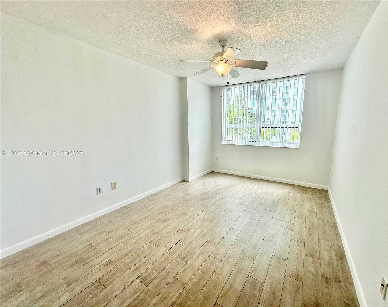 Small Image of 2000 NORTH BAYSHORE DRIVE #404, Miami Number 22