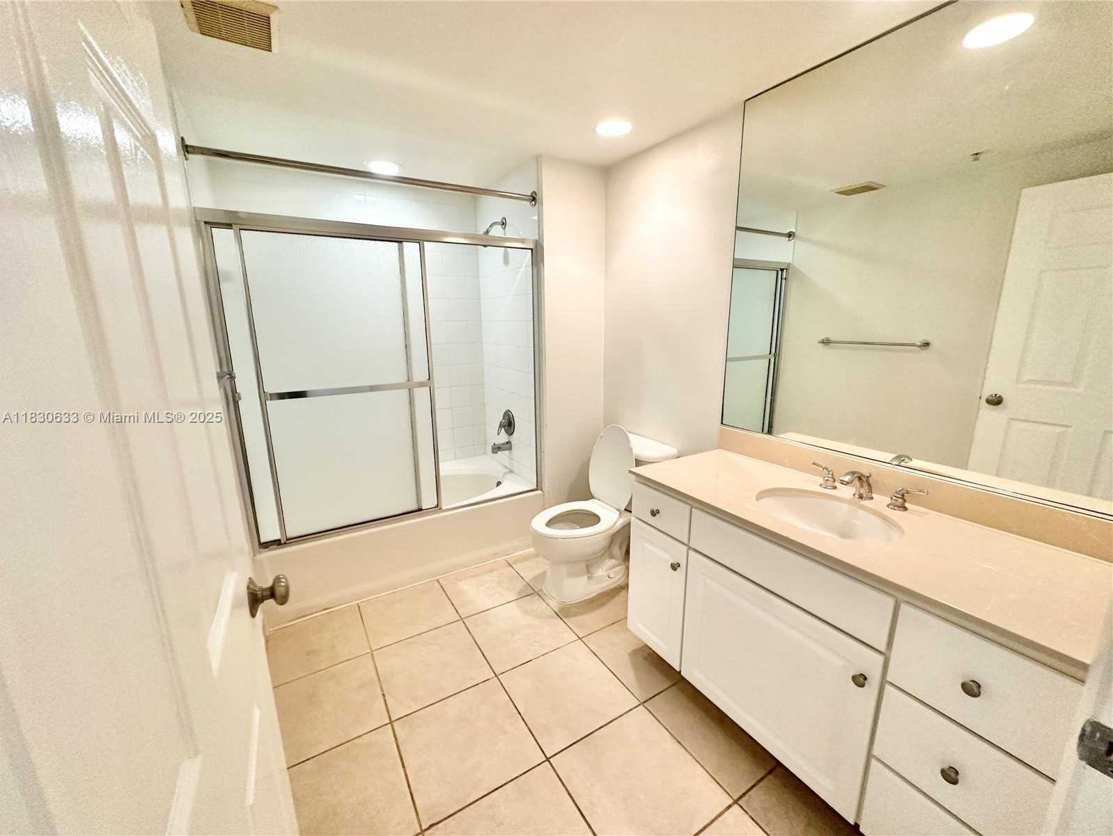 Small Image of 2000 NORTH BAYSHORE DRIVE #404, Miami Number 25