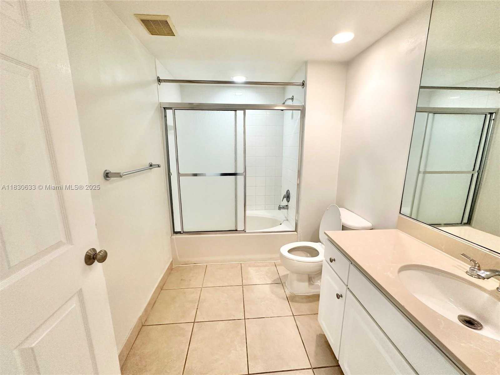 Small Image of 2000 NORTH BAYSHORE DRIVE #404, Miami Number 26