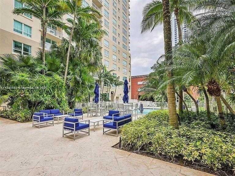 Small Image of 2000 NORTH BAYSHORE DRIVE #404, Miami Number 37