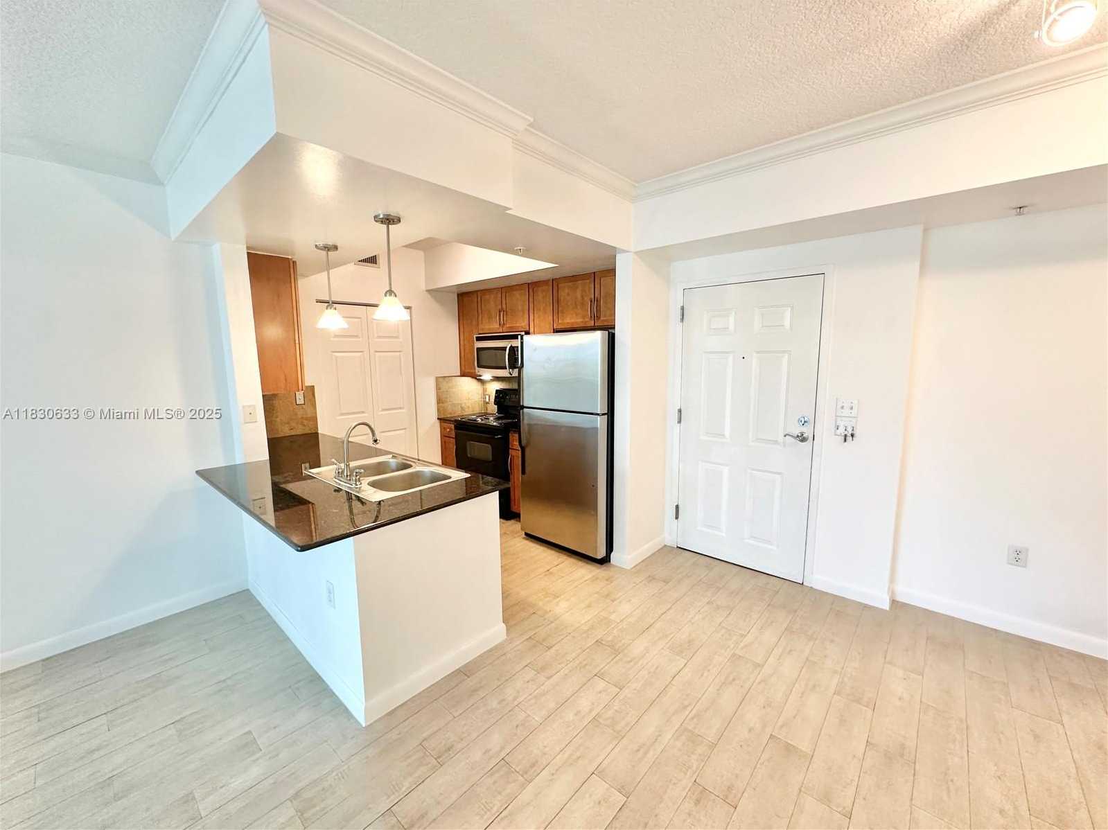 Small Image of 2000 NORTH BAYSHORE DRIVE #404, Miami Number 4