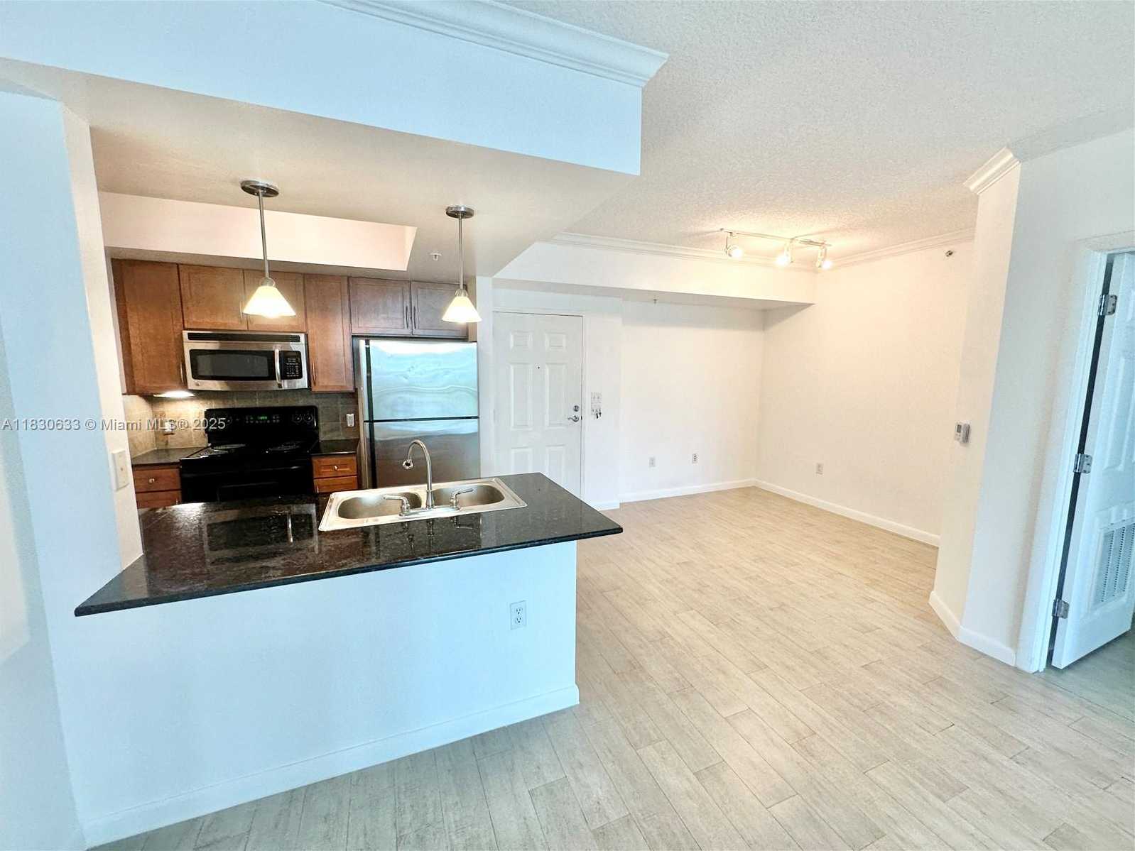 Small Image of 2000 NORTH BAYSHORE DRIVE #404, Miami Number 5