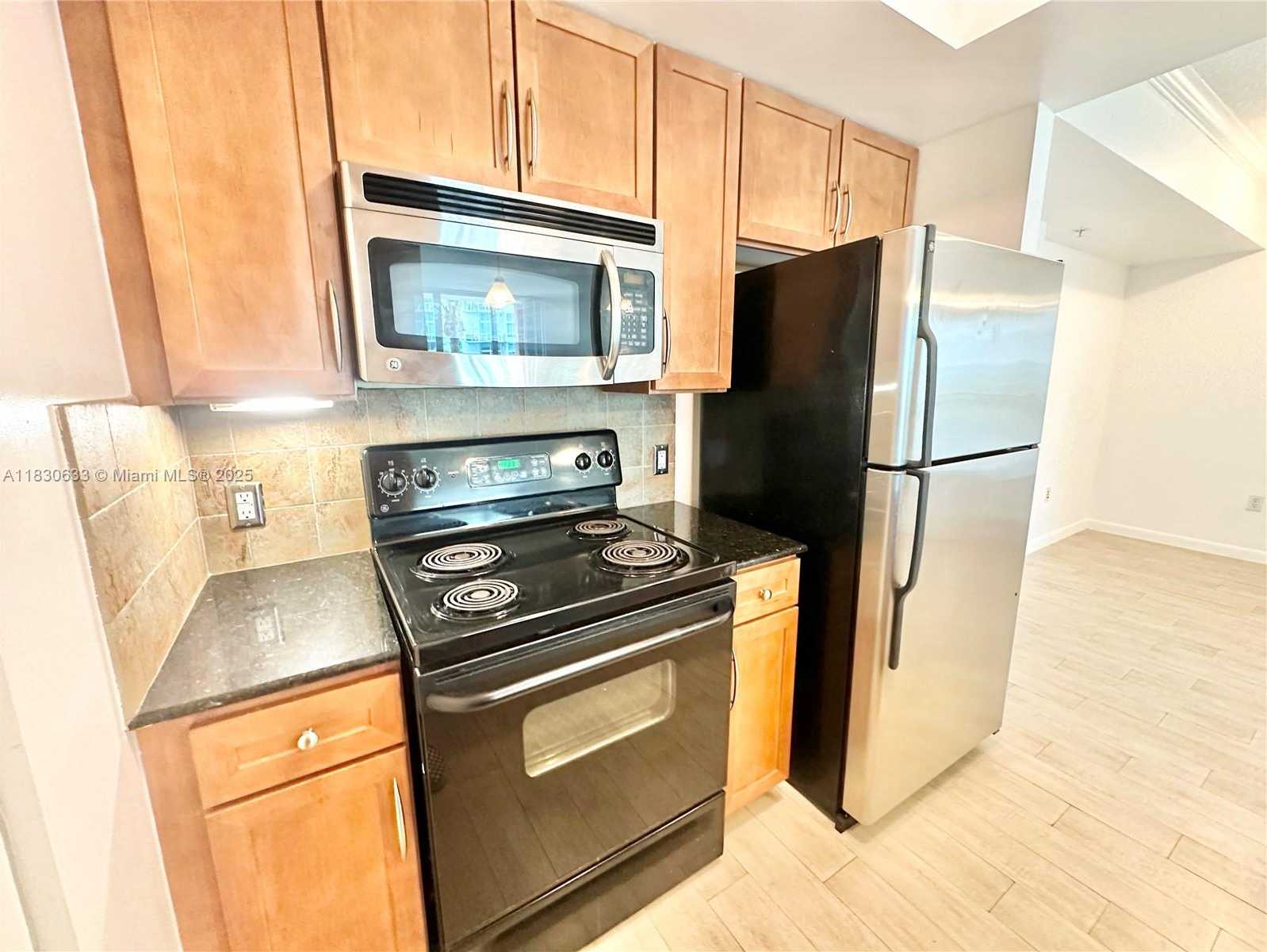 Small Image of 2000 NORTH BAYSHORE DRIVE #404, Miami Number 7