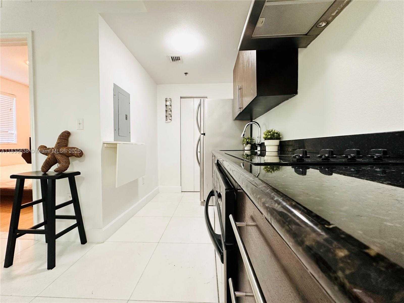 Small Image of 1300 PENNSYLVANIA AVENUE #300, Miami Beach Number 12