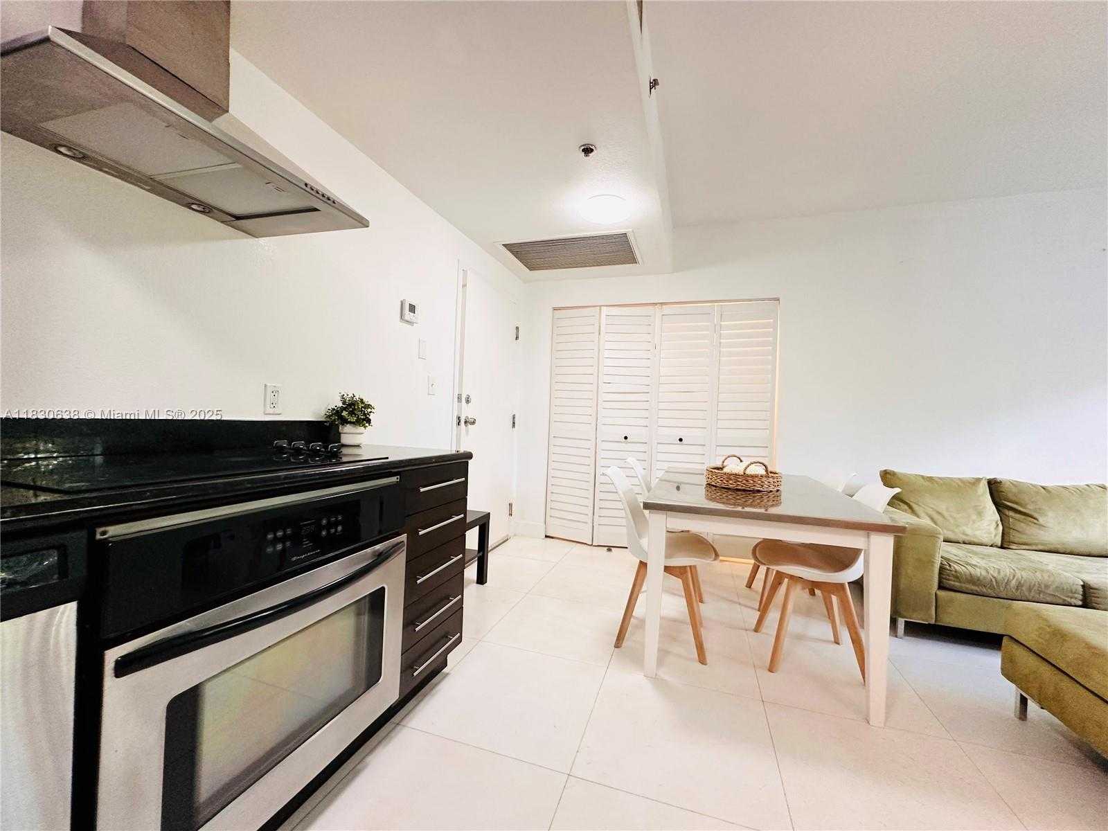 Small Image of 1300 PENNSYLVANIA AVENUE #300, Miami Beach Number 2