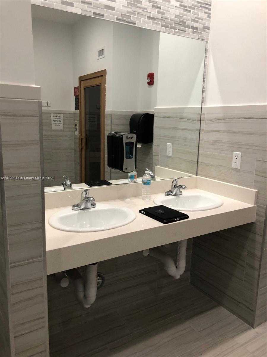 Small Image of 2080 SOUTH OCEAN DR #1408, Hallandale Beach Number 23