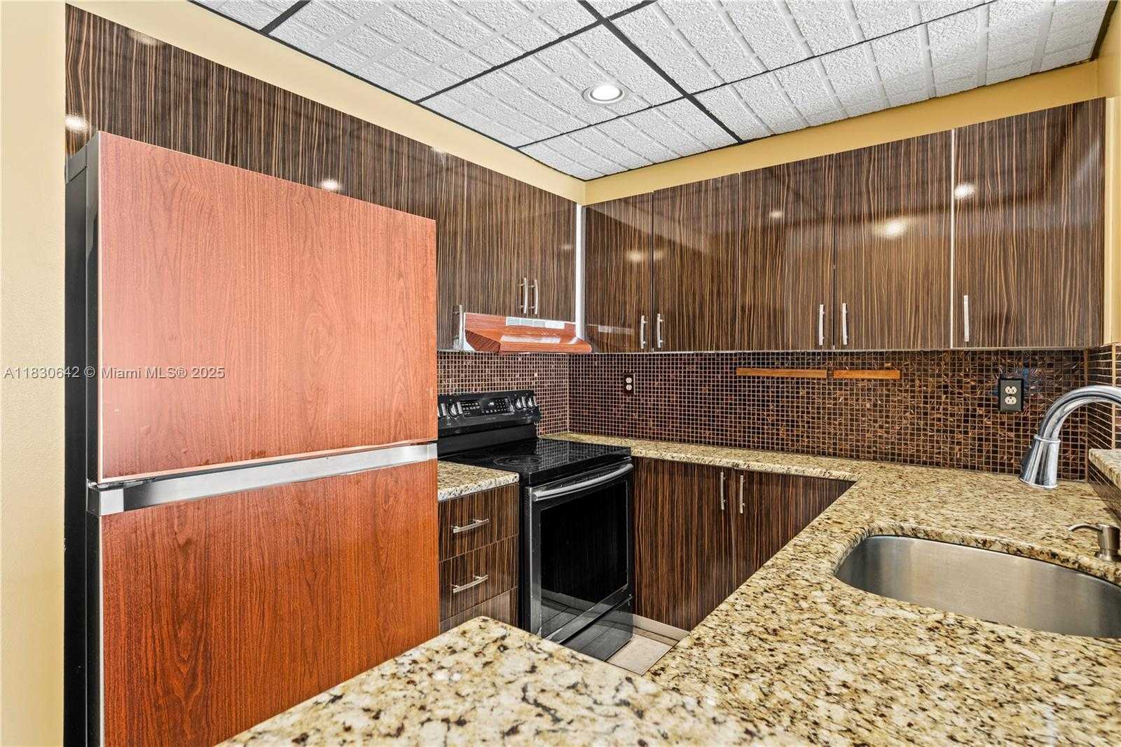 Small Image of 3545 NORTH EAST 167TH ST #402, North Miami Beach Number 5