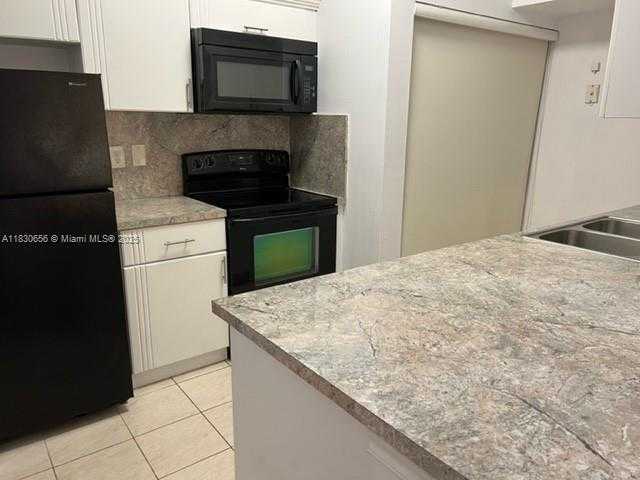 Small Image of 18338 NORTH WEST 68TH AVE #G, Hialeah Number 3