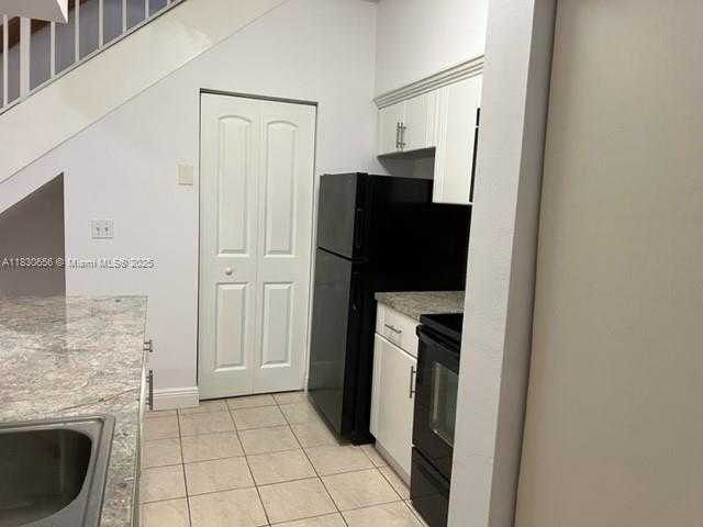 Small Image of 18338 NORTH WEST 68TH AVE #G, Hialeah Number 4