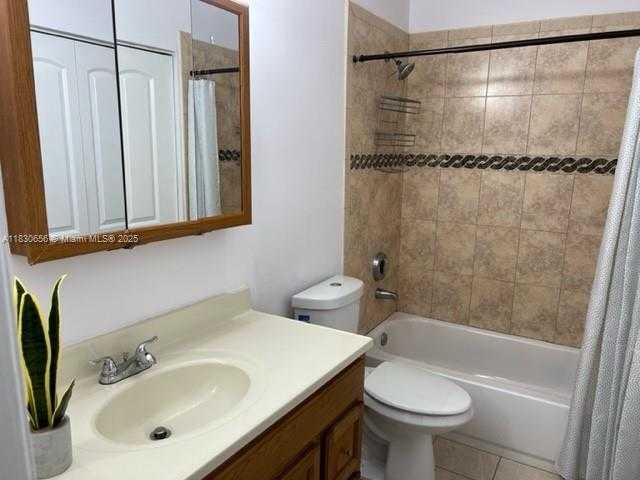 Small Image of 18338 NORTH WEST 68TH AVE #G, Hialeah Number 6