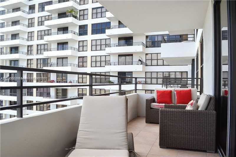 Small Image of 2500 PARKVIEW DR #1919, Hallandale Beach Number 3