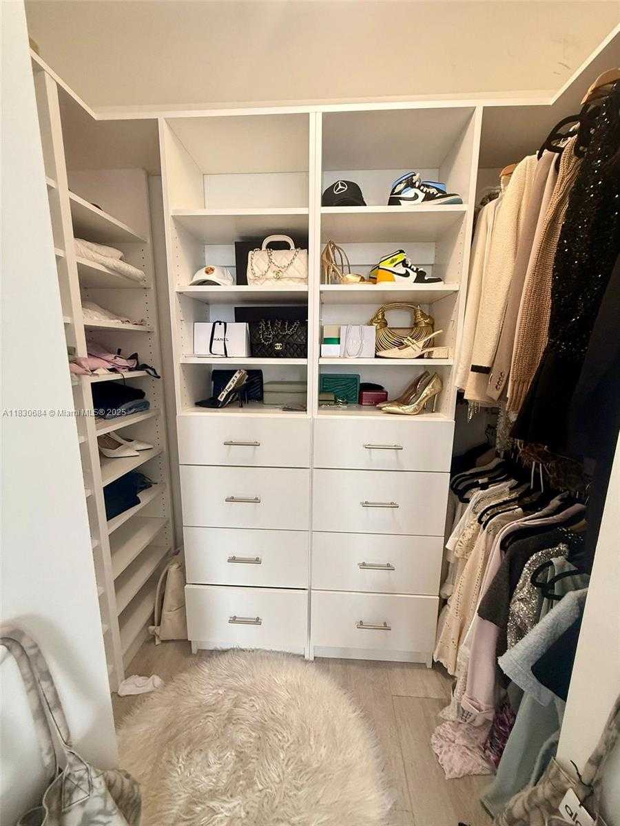 Small Image of 45 SOUTH WEST 9TH ST #1906, Miami Number 27