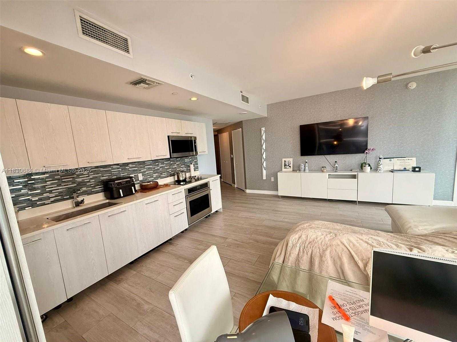 Small Image of 45 SOUTH WEST 9TH ST #1906, Miami Number 30