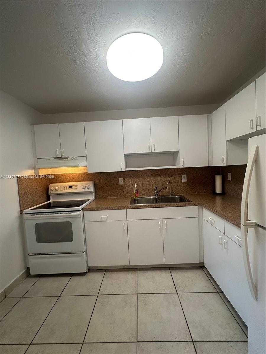 Small Image of 1855 WEST 60TH ST #210-C, Hialeah Number 5