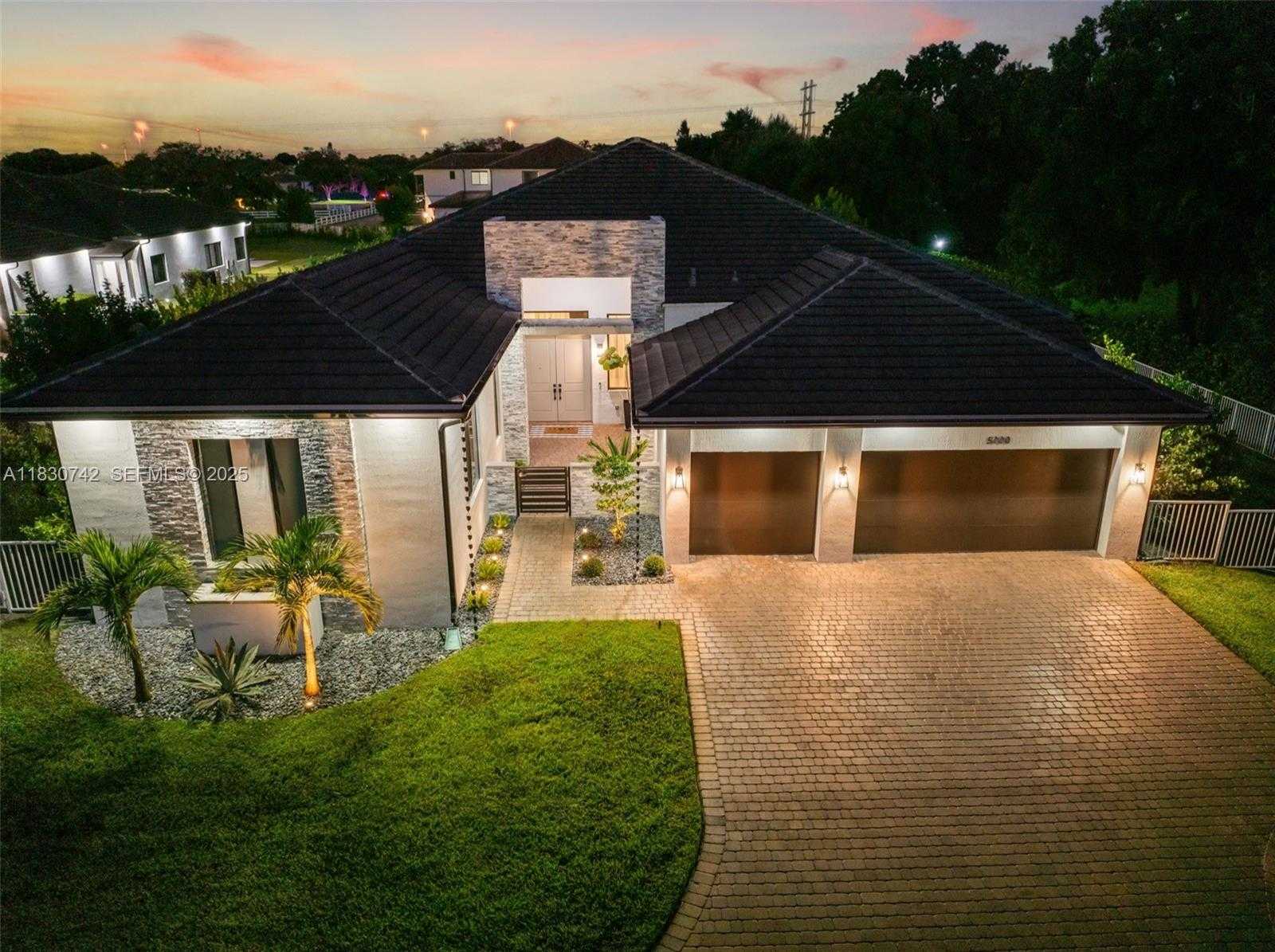 Small Image of 5000 SOUTH WEST 159 AVE, Southwest Ranches Number 1