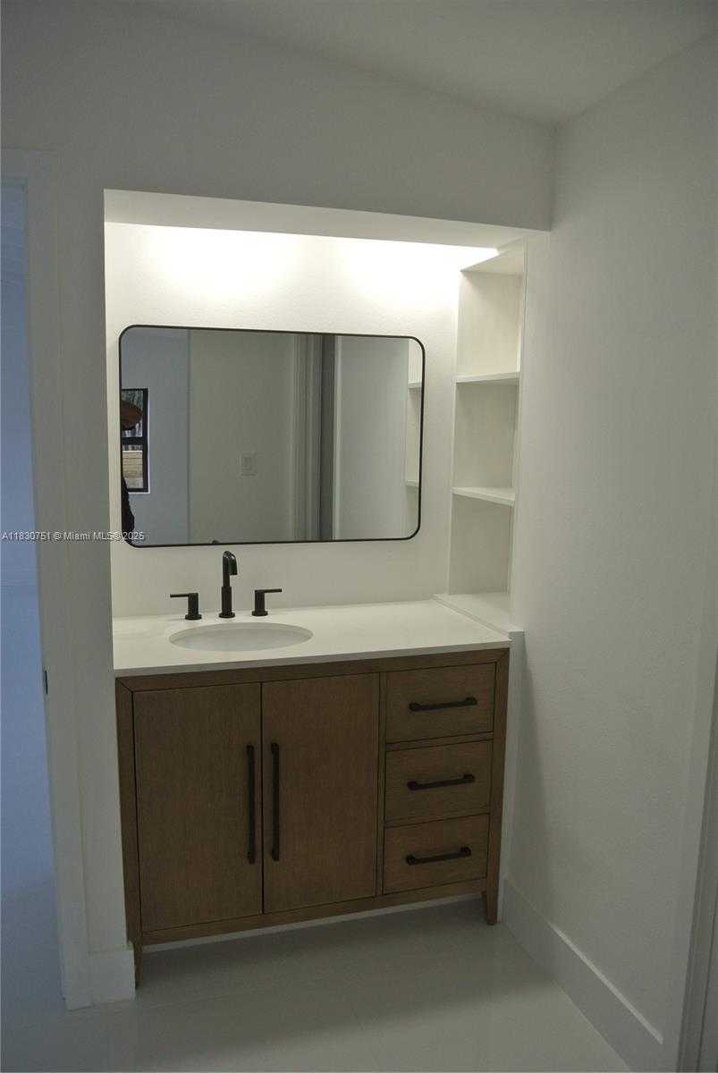 Small Image of 10230 DOLPHIN RD #1, Cutler Bay Number 10